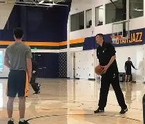 开云中国网站-犹他爵士训练开放日;赛前再遭质疑引欢呼;法国杯在即;心理建设被强调(形容十分谨慎一点不敢疏忽)